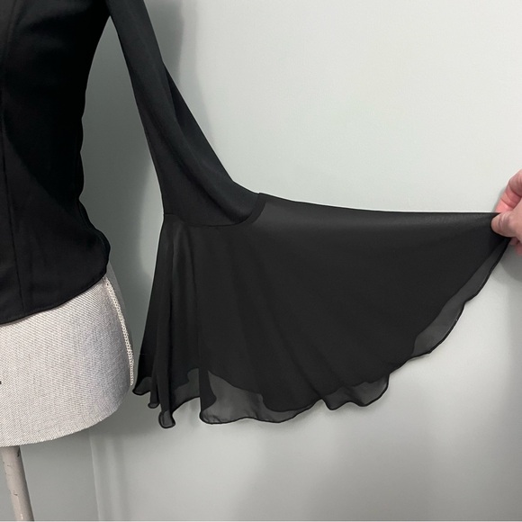 JOSEPH RIBKOFF black cold shoulder bell sleeve crop top blouse women’s size 0 - Picture 2 of 8